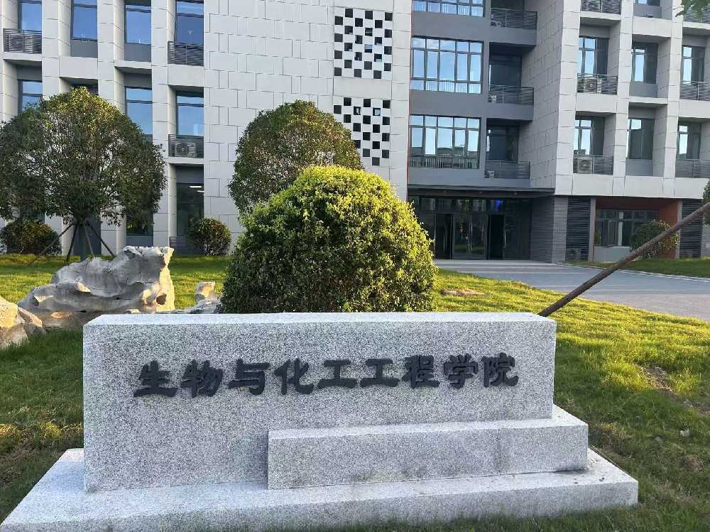 伊春扬州职业大学体育场高杆灯项目